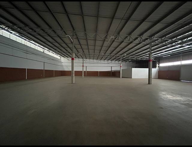 1,316M² WAREHOUSE TO LET IN CLAYVILLE
